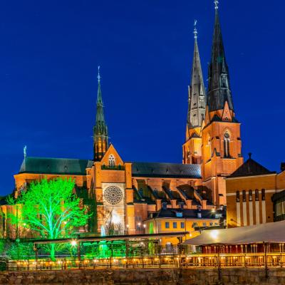 Uppsala med utsikt mot kyrkan en kväll - Foto Shutterstock / VisitTo
