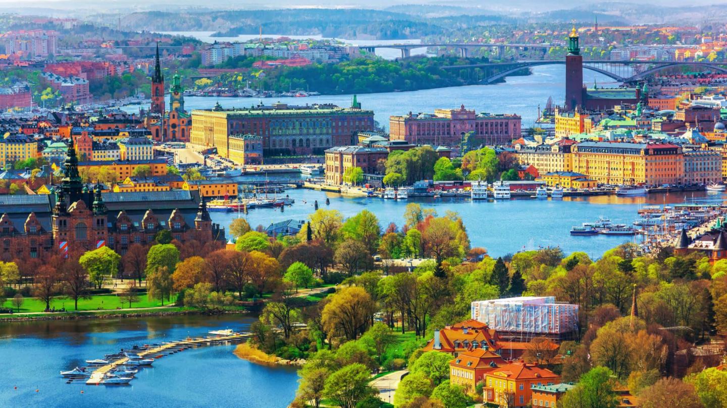 Se Stockholm från ovan med helikopter